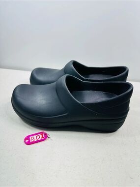 Crocs Slip Resistant Neria Pro II Clogs, Nurse Shoes, Work Shoes Women's Sz 9